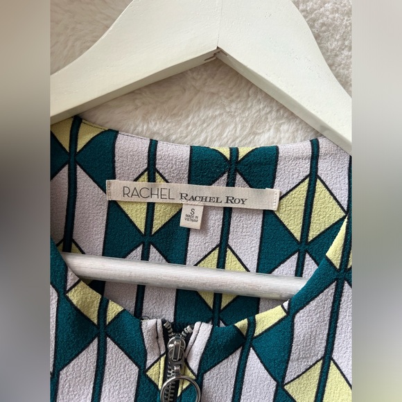 Stylish 70s Dress - Picture 3 of 3